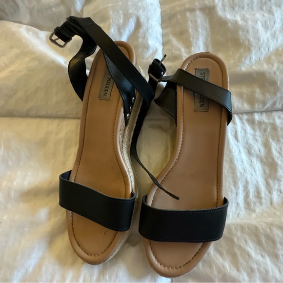Steve Madden Wedge Black w/ Tan weave heel Beautiful Sandal  EUC sz 9.5 - Picture 1 of 6